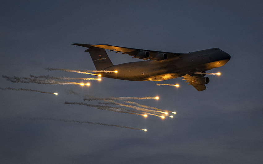 Lockheed C-5 Galaxy, avión de transporte militar de EE. UU., Fuerza Aérea de EE. UU., trampas de calor, C-5M, avión en el cielo fondo de pantalla
