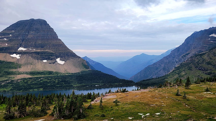 Hidden Lake, Glacier National Park, Montana, alberi, nuvole, paesaggio, cielo, montagne, Stati Uniti d'America Sfondo HD