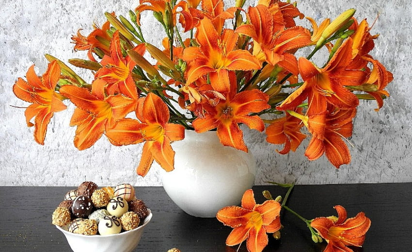 Bouquet of Orange, bouquet, vase, lilies, orange, candy HD wallpaper