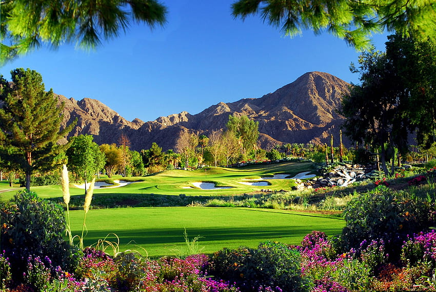 Muốn tìm kiếm bức hình nền cực đẹp cho máy tính của bạn? Hãy đến với sân golf Palm Springs HD wallpaper. Bức ảnh sẽ mang lại cho bạn cảm giác thư giãn và thoải mái bởi khung cảnh ngoại quan tuyệt đẹp của sân golf. Hãy nhanh tay tải và cài đặt nó ngay để trải nghiệm.