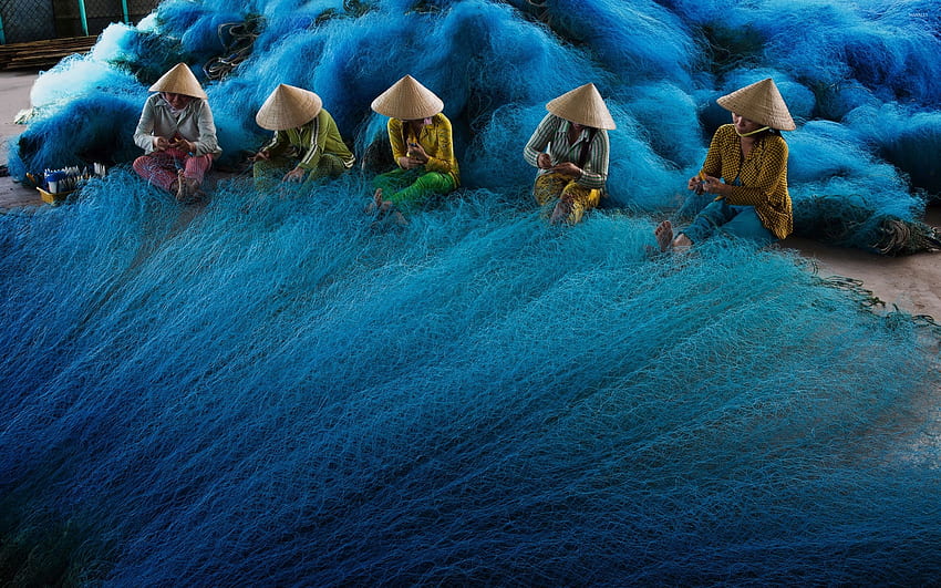 Vietnamese women with fishing nets - graphy, Vietnam Culture HD wallpaper