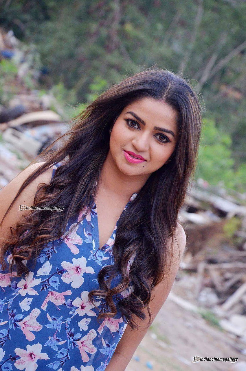 The Fresh Malayali: Serial Hottie Queen Nithya Ram - Nandini Serial Actress Hot Gallery and Videos HD電話の壁紙