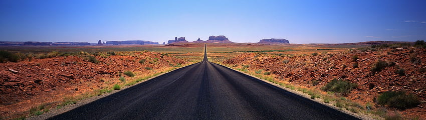 Podwójny ekran pustej pustynnej drogi, podwójny monitor w Islandii Tapeta HD