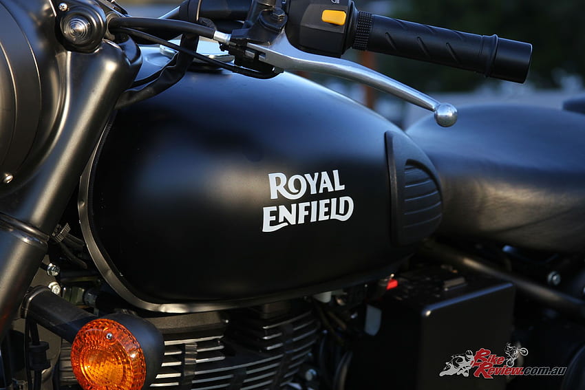 Official Photo Gallery of Royal Enfield Classic 500 Stealth Black