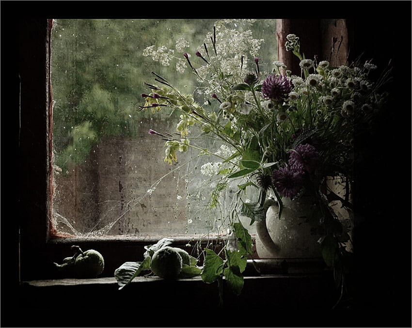 Vue de la fenêtre, bouquet, céramique, fenêtre, fleurs, rebord, sauvage, printemps, pommes, pichet, sous-sol, fleurs Fond d'écran HD