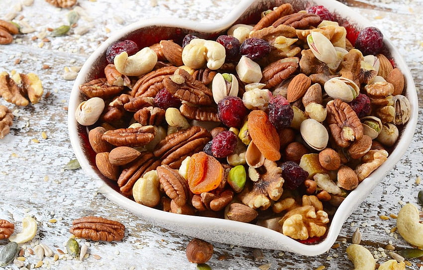heart, nuts, raisins, dried fruits for , section еда, Dry Fruits HD wallpaper