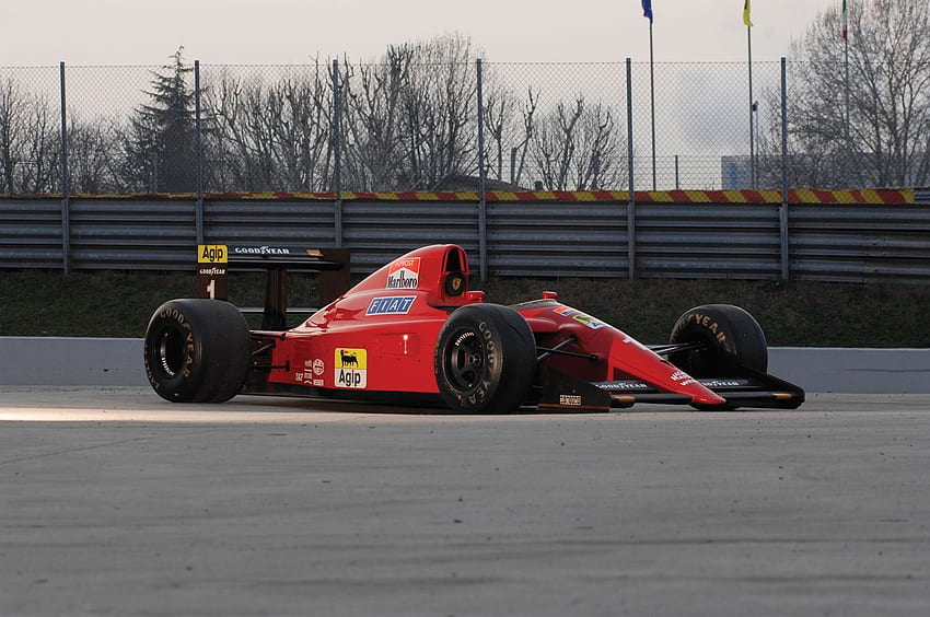 Alain Prost'un Ferrari F1 Arabası Müzayedede HD duvar kağıdı