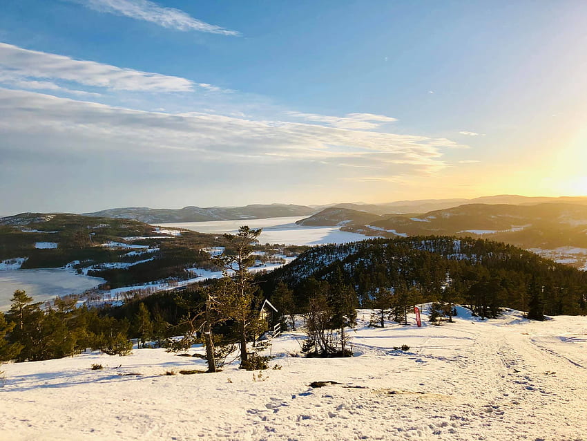 Podczas 3-dniowej zimowej wędrówki na Szwedzkim Wysokim Wybrzeżu, Wysokim Wybrzeżu Szwecji Tapeta HD