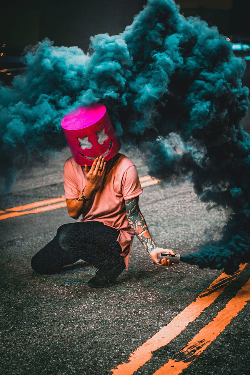 Rauch, Verschiedenes, Verschiedenes, Maske, Mensch, Person, Straße, Rauchbombe HD-Handy-Hintergrundbild