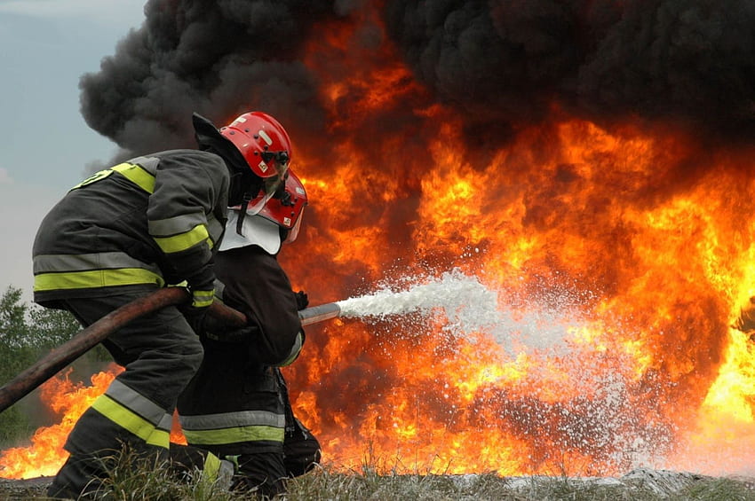 strażak. Świadomość bezpieczeństwa pożarowego, Szkolenie przeciwpożarowe, Strażak Tapeta HD