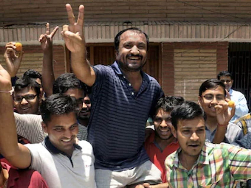Super 30' Founder Anand Kumar Gets Award for Imparting Mathematical Knowledge to Poor Students HD wallpaper