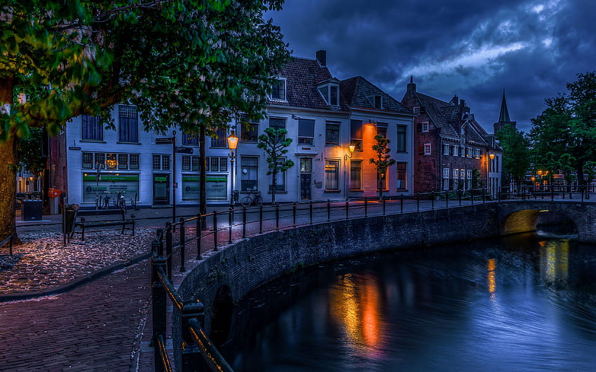 Amersfoort, , เมืองดัตช์, ช่องน้ำ, แสงไฟ, ถนนว่างเปล่า, ทิวทัศน์ยามค่ำคืน, ยุโรป, เนเธอร์แลนด์, Amersfoort ตอนกลางคืน วอลล์เปเปอร์ HD