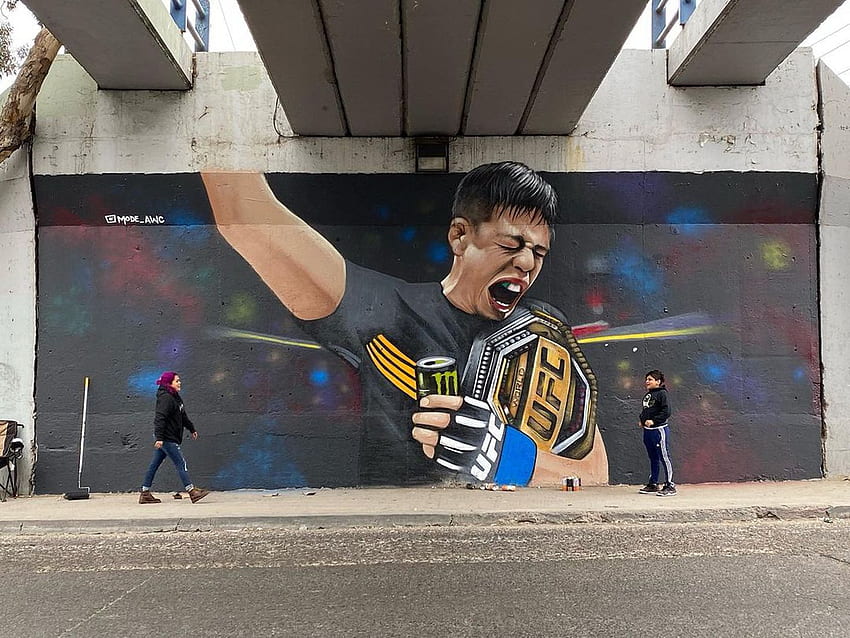 Pic: Brandon Moreno mencetak mural kejuaraan untuk memperingati kemenangan gelar UFC 263 Wallpaper HD