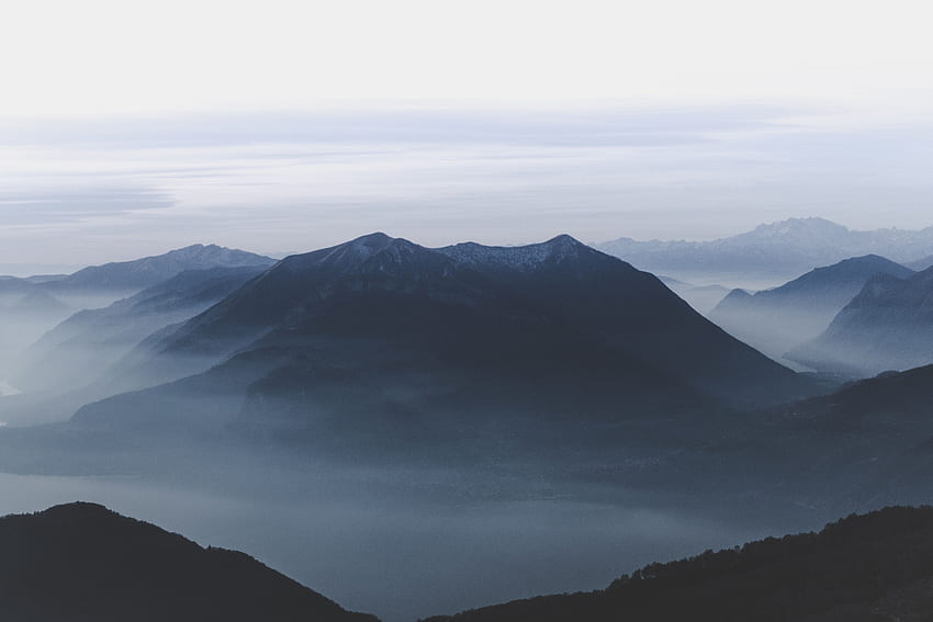 Cooler Hintergrund, Bergkette, Tumblr-Hintergrund, Hintergrund, Nebel, sauber, blau, Landschaft, Berg, Natur, Wetter, Computerhintergrund, Hintergrund HD-Hintergrundbild