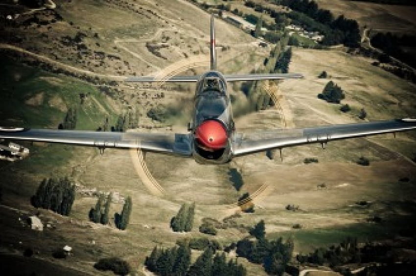 spitfire ww11, sur des terres agricoles, venir à vous, maisons Fond d'écran HD
