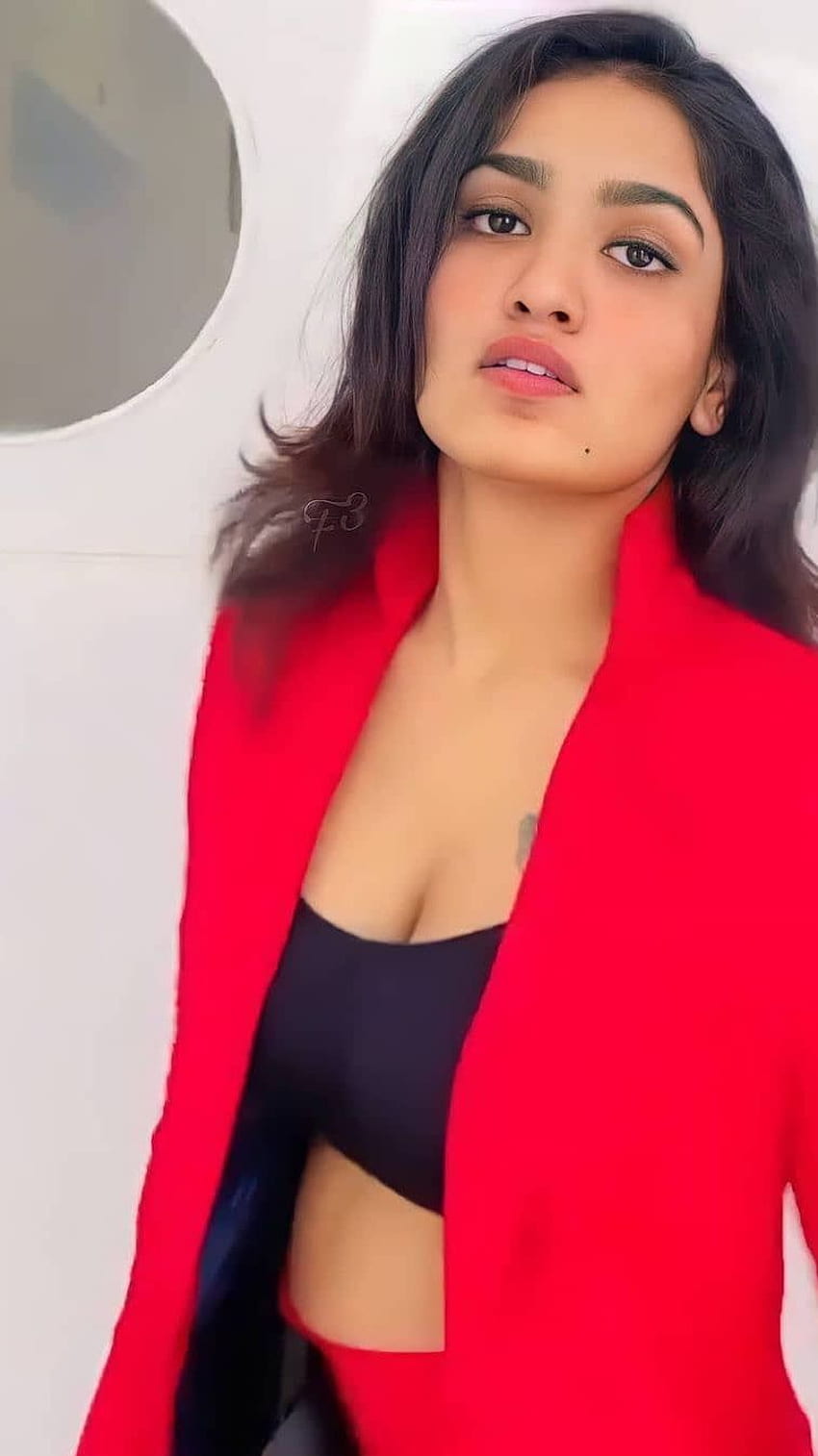 Saniya aiyappan, mallu actress, cleavage HD phone wallpaper