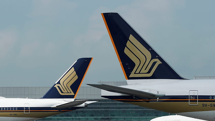 L'utile netto di Singapore Airlines scende del 59% con l'aumento dei prezzi del carburante Sfondo HD