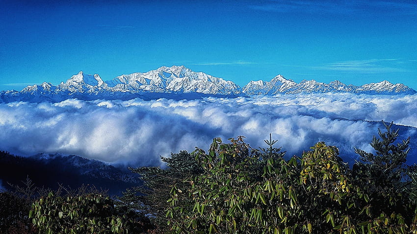 Mt. Kanchenjunga, uyuyan Buddha, Himalaya, dünyanın en yüksek 3. dağı, 8586 m, ağaçlar, manzara, gökyüzü, dağlar, bulutlar HD duvar kağıdı