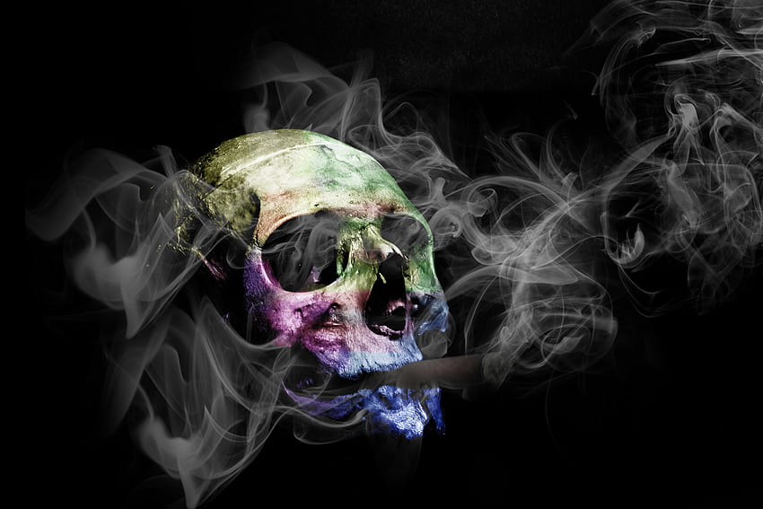 Bunter Totenkopf mit Rauch und Zigarre: HD-Hintergrundbild