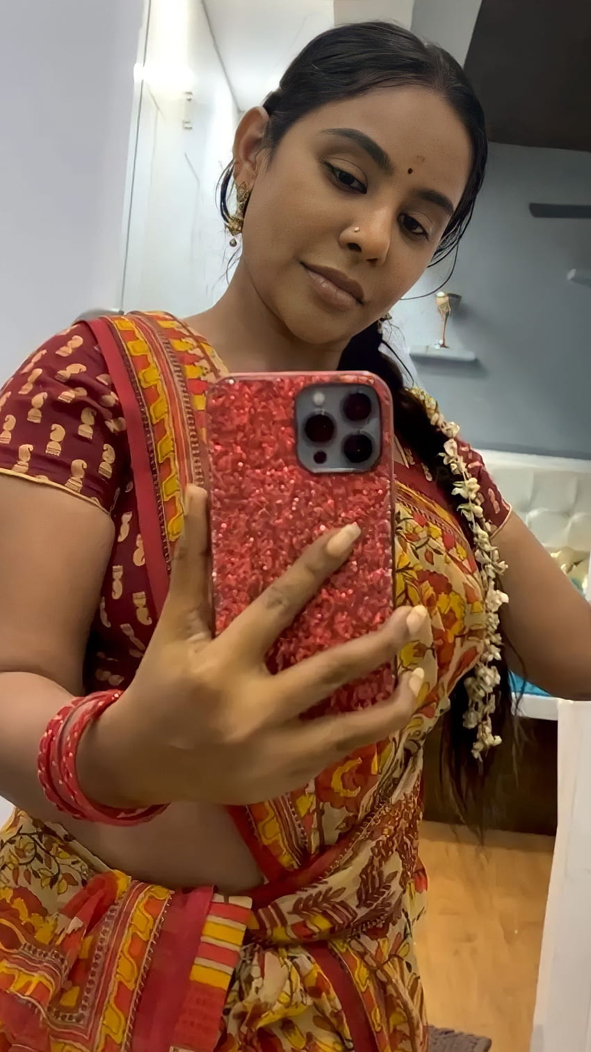 Sri Reddy, actriz telugu fondo de pantalla del teléfono