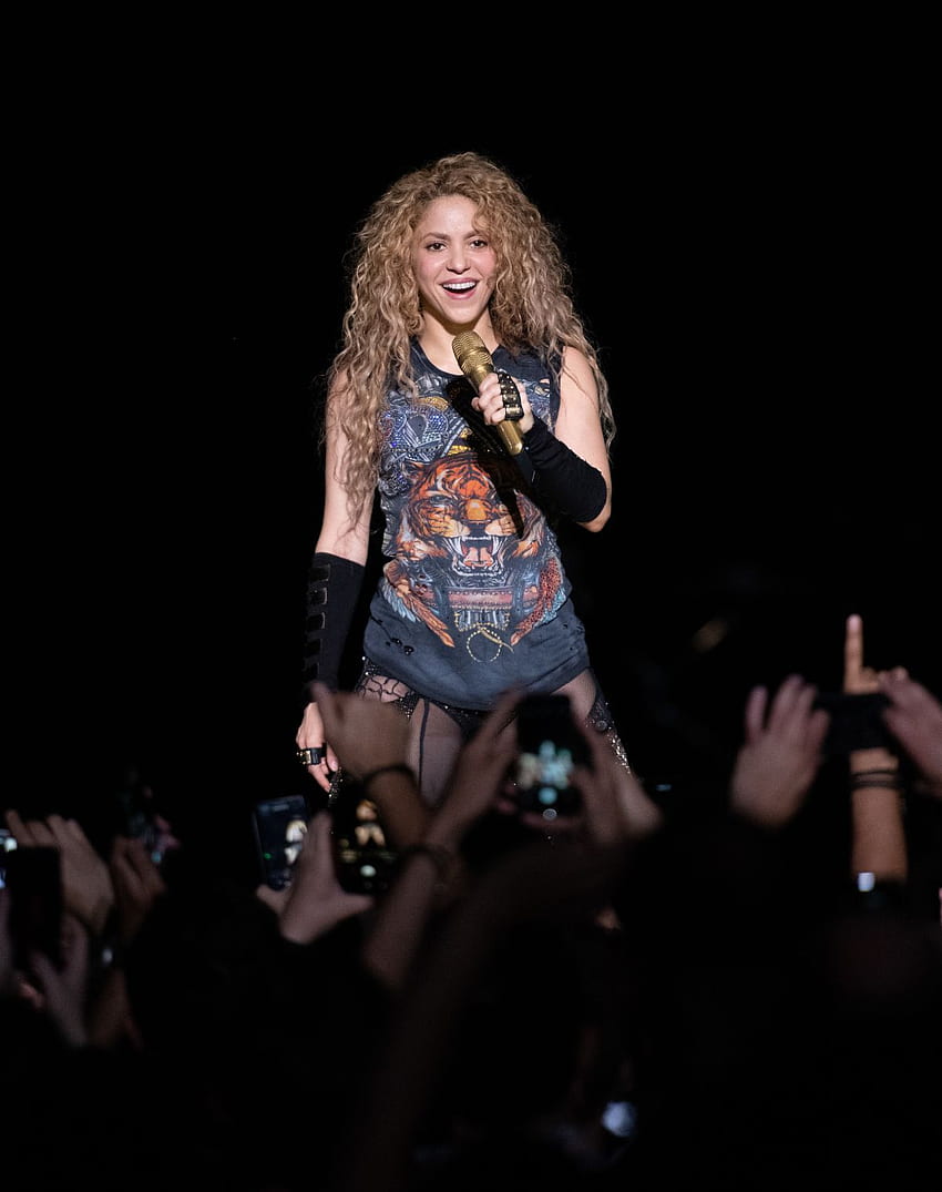 Shakira At 'El Dorado' World Tour Concert at the Barclaycard, Shakira In Concert: El Dorado World Tour HD phone wallpaper