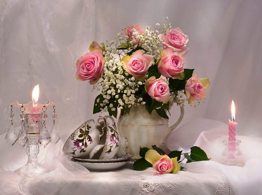 Mawar merah muda dan lilin, teh, mawar, lembut, vas, warna, cantik, cangkir, lukisan alam benda, Latar Belakang, merah muda, kelopak, alam, bunga, lilin, porselen, minuman Wallpaper HD