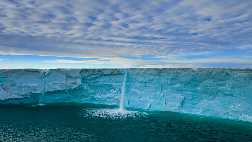 melBeautifuler は、氷冠、スバールバル諸島、ノルウェーに滝を作成します 高画質の壁紙