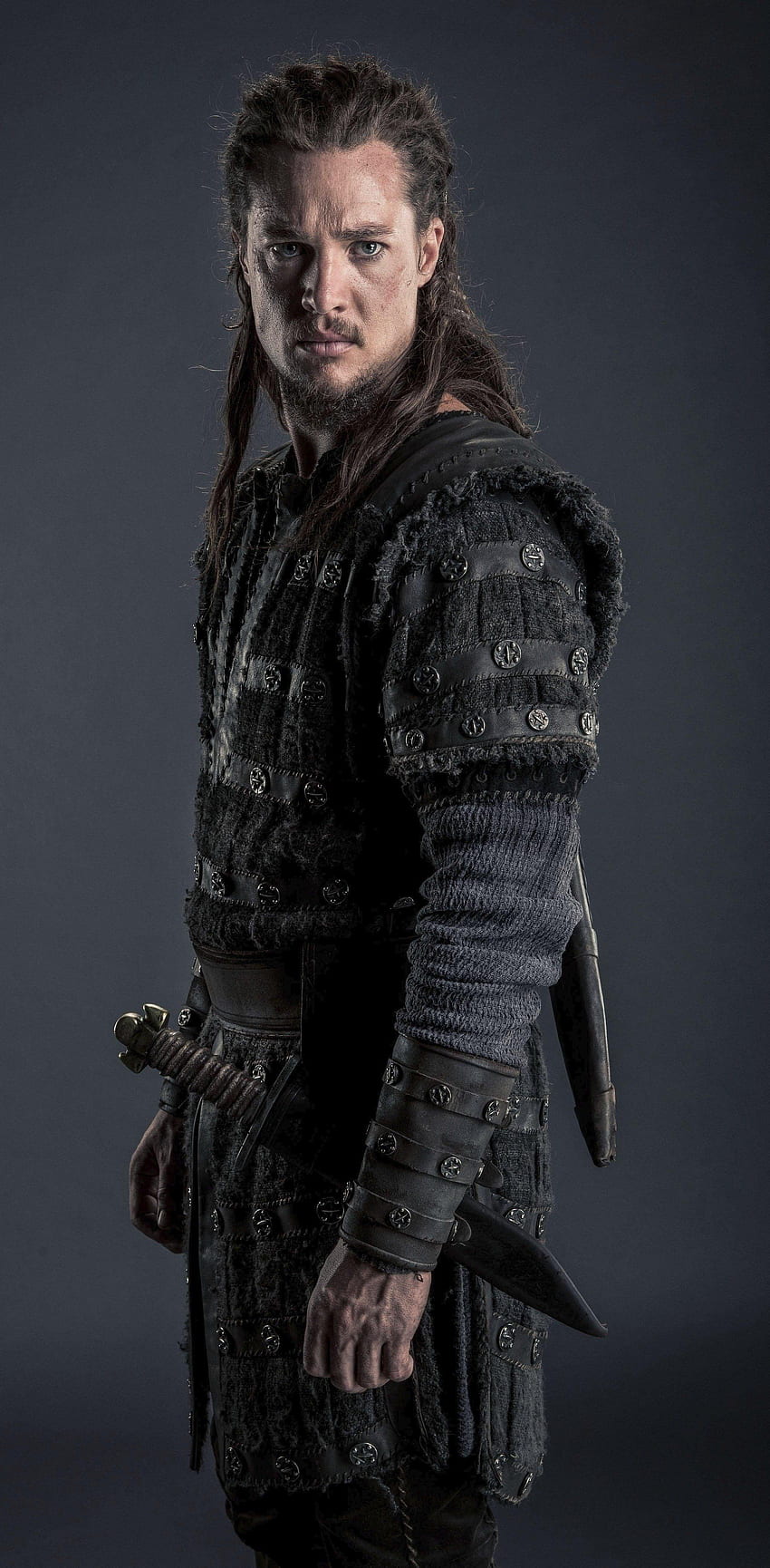 Alexander Dreymon jako Uhtred z Bebbanburga w tytule 2 sezonu The Last Kingdom. Ostatnie królestwo, Uhtred z Bebbanburga, Uhtred ostatnie królestwo Tapeta na telefon HD