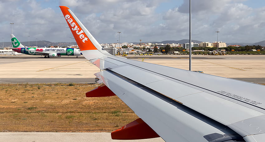 Traveler: Experiencing Generation easyJet - Onboard the Airbus A320neo (+) HD wallpaper