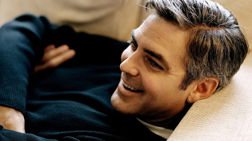 George Clooney, gülümseyen, uzanmış, george, aktör, clooney, süveter HD duvar kağıdı