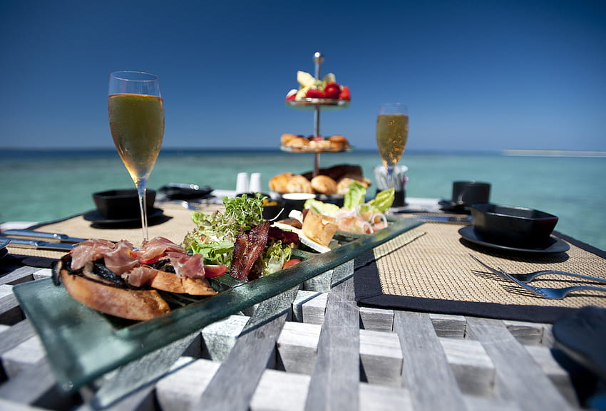 Déjeuner romantique sur une île tropicale, île, dîner, champagne, sable, tropical, dîner, tahiti, plage, îles, océan, pique-nique, mer, exotique, paradis, petit déjeuner, déjeuner, bora bora, polynésie Fond d'écran HD
