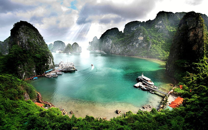 Ha Long Bay là một di sản văn hóa và tự nhiên của thế giới. Hình ảnh này sẽ khiến bạn ngẩn ngơ trước vẻ đẹp kỳ vĩ của vịnh Hạ Long. Hãy xem hình để hiểu lý do tại sao Hạ Long trở nên nổi tiếng và hút khách du lịch từ khắp nơi.