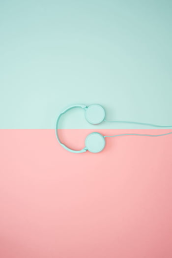 Premium Photo | Pink headphone and music note on pink background. 3d render