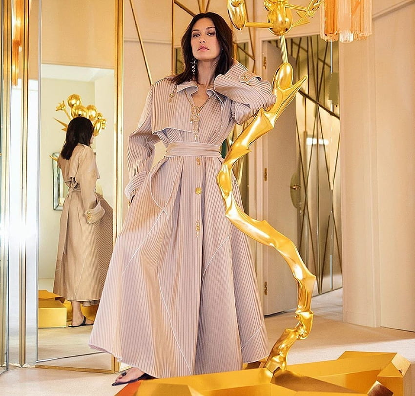 Olga Kurylenko, mirror, brunette, full length dress, golden look statue, violet, jewelry, tie back HD wallpaper