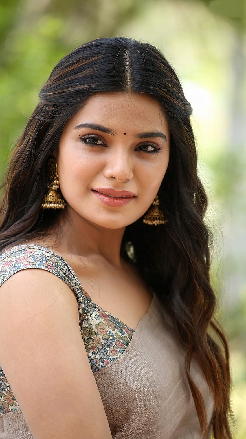 Aathmika, tamilische Schauspielerin, Saree Beauty HD-Handy-Hintergrundbild