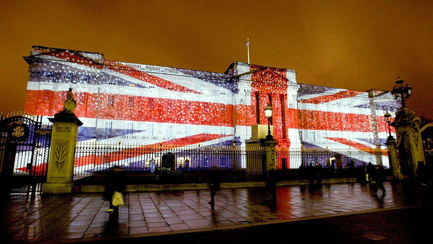 İngiltere Londra Buckingham Sarayı'nı aydınlattı HD duvar kağıdı