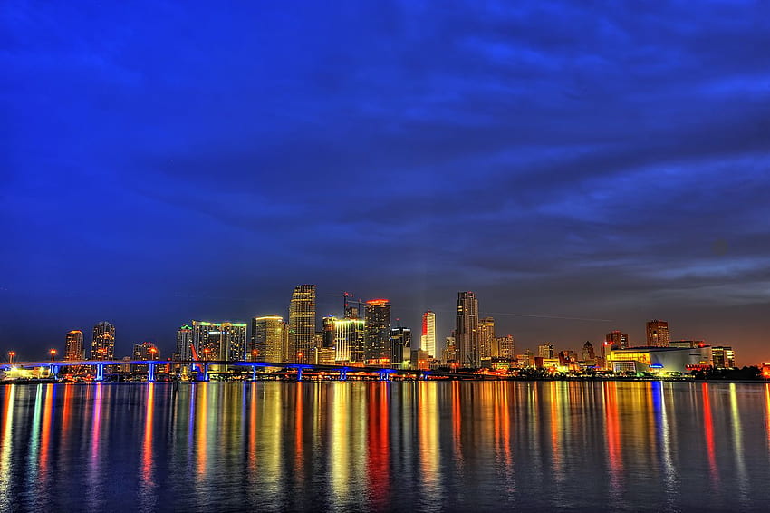 Downtown Miami Skyline at dusk - Advantage Destination and Meeting Services, South Florida HD wallpaper