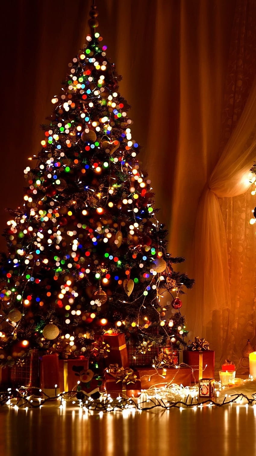 Mau chóng nhìn vào hình ảnh các quả cầu Giáng Sinh tuyệt đẹp. Hãy tưởng tượng một món quà Giáng Sinh xuất sắc trong tay bạn, tràn đầy yêu thương và niềm vui. Hãy tận hưởng những giây phút này và mở rộng lòng yêu thương của mình!