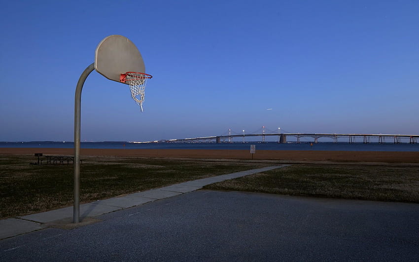 Gündüzleri köprünün yanında basketbol sahası HD duvar kağıdı | Pxfuel