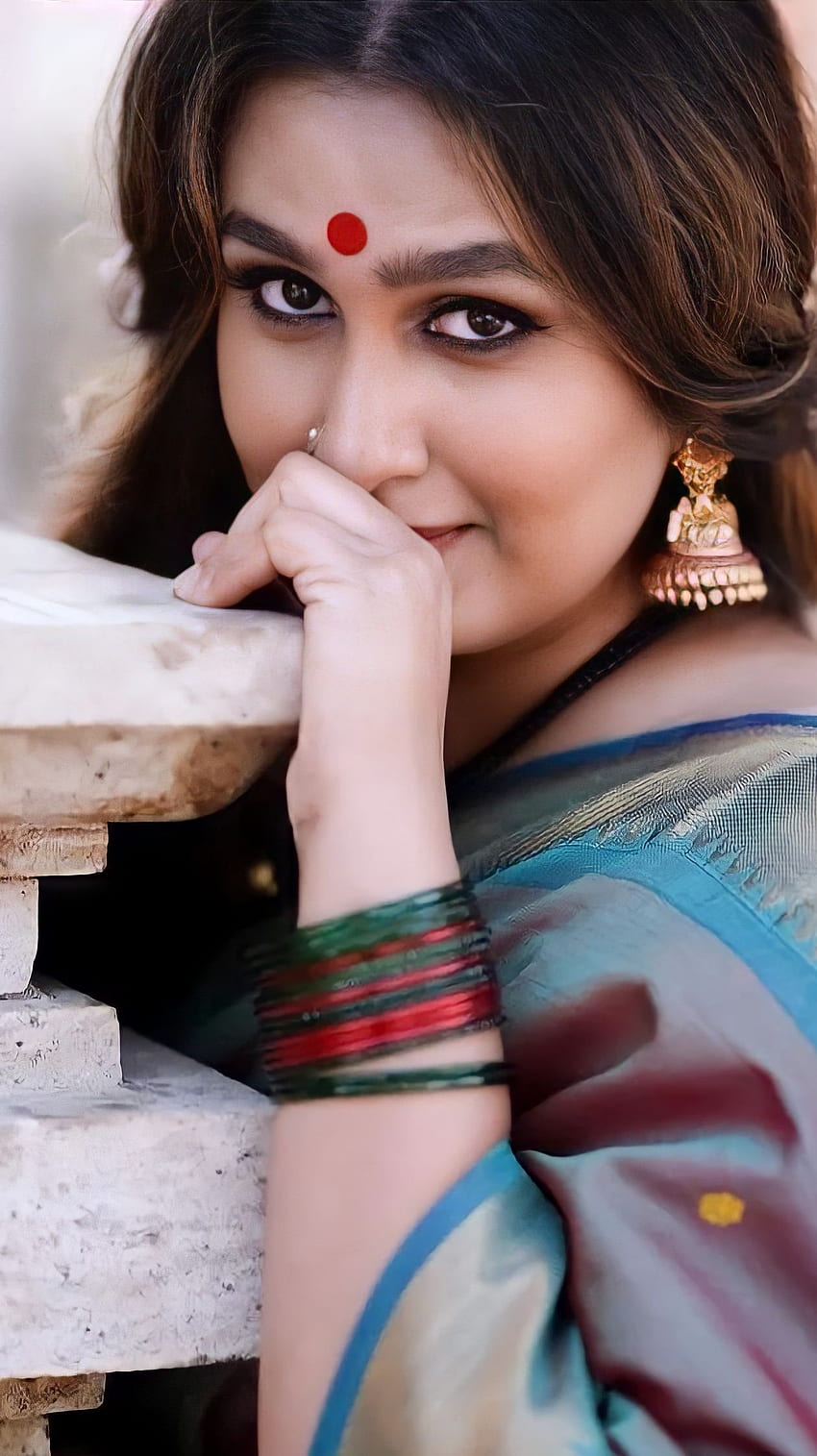 Kavitha Nair, bellezza sari, attrice malayalam Sfondo del telefono HD