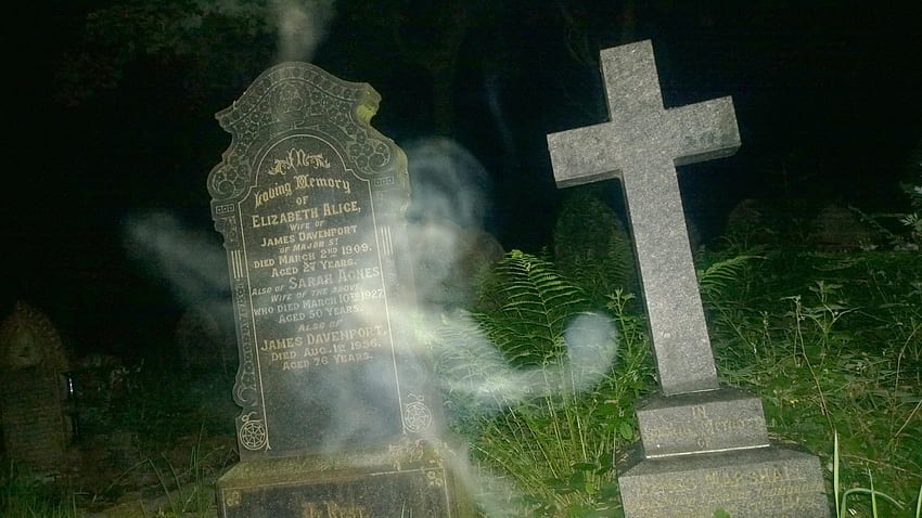 Spooky claims to show GHOST of dead woman hovering over her own grave, Haunted Graveyard HD wallpaper