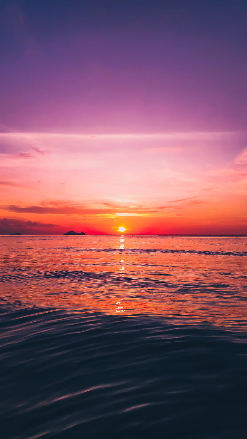 Tramonto sulla spiaggia, arancione, cielo, blu, gradiente, viola Sfondo del telefono HD