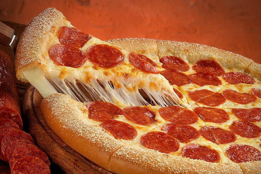 Peperoni-Pizza mit hoher Auflösung. Nur Pizza, Peperoni HD-Hintergrundbild