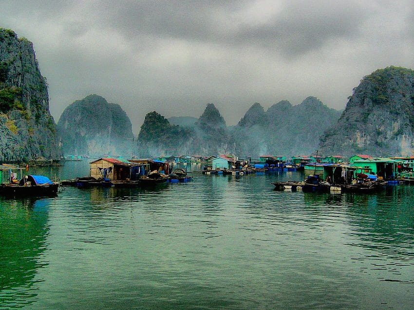 Ha Long Bay Scenic Vietnam ., Vietnam Scenery HD wallpaper
