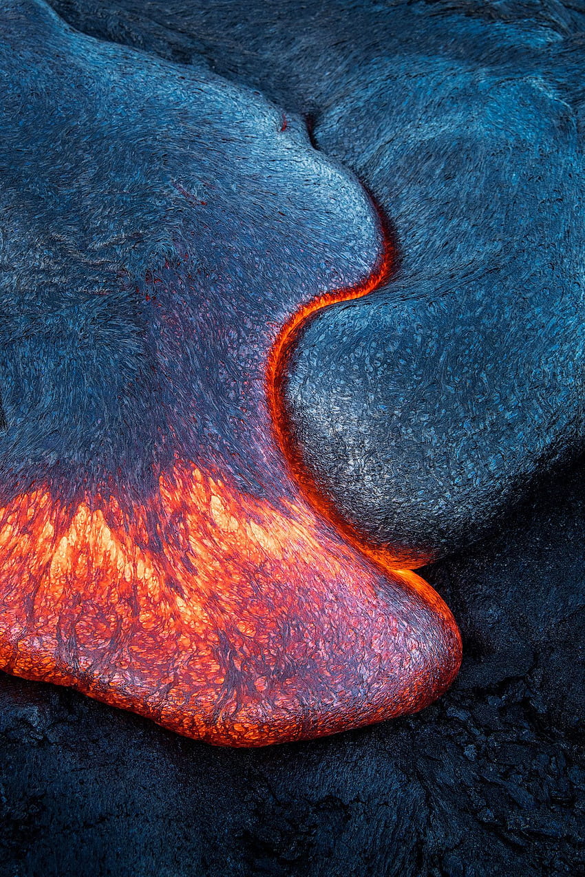 S - Поток от лава на Големия остров, Хавай. Лава, Вулкан, Невероятна природа, Телефон за поток от лава HD тапет за телефон