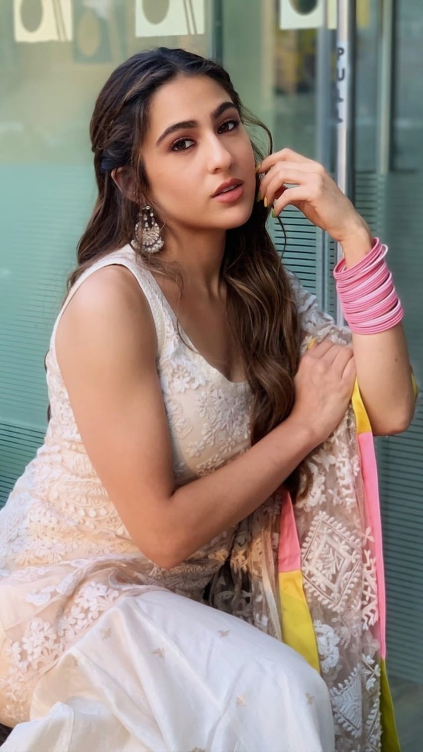 Сара Али Хан, красива, героиня HD тапет за телефон
