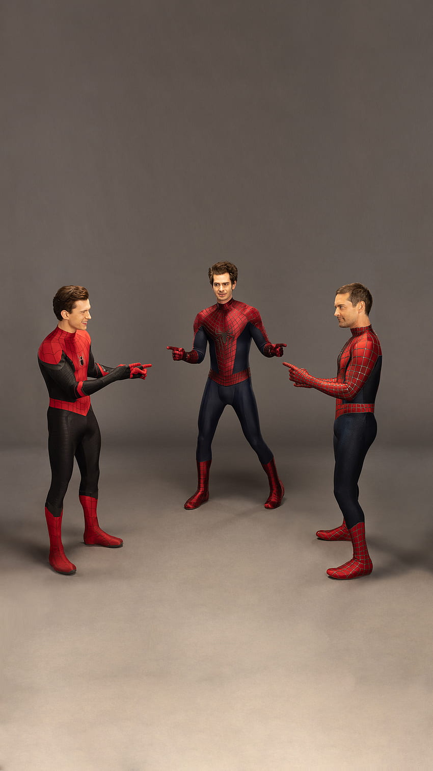 Three Spider-Man Meme, nowayhome, marvel, movie, andrewgarfield, tomholland, pointing, spiderman, tobeymaguire HD тапет за телефон