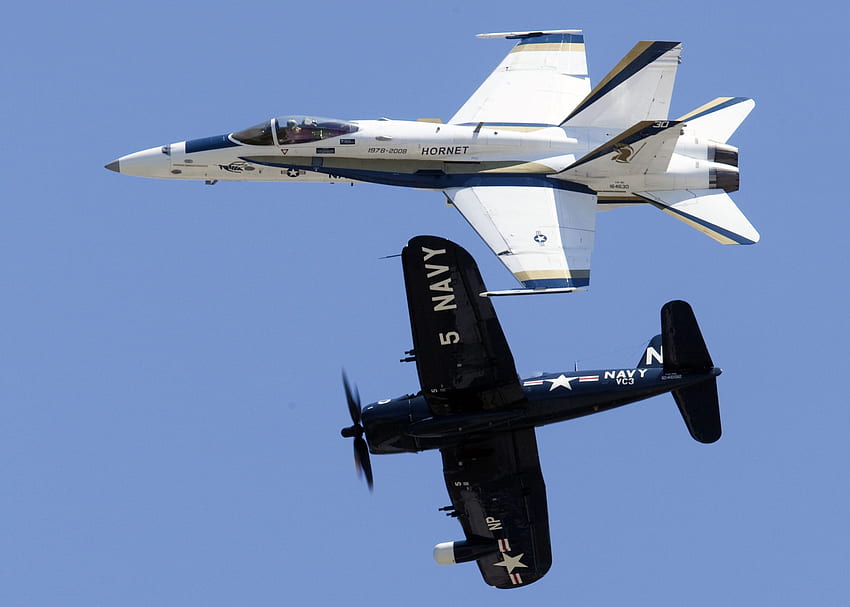 Hornet and Corsair at Play, wojsko, siła, bombowiec, siła ognia, odrzutowiec, samolot, skrzydło, powietrze, samolot, myśliwiec, pocisk Tapeta HD