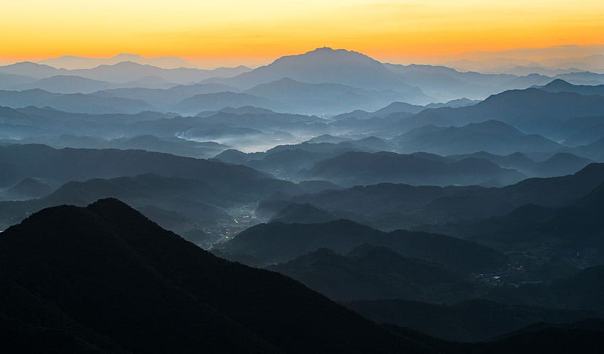 natureza panorama grafia manhã névoa luz solar montanhas vila Coreia do Sul, vila coreana papel de parede HD