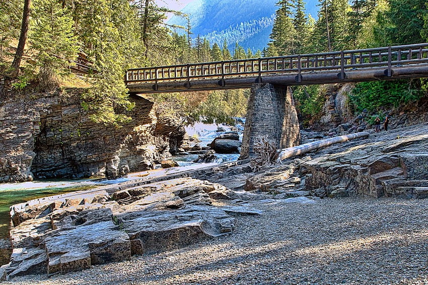 Jembatan di atas MacDonald Creek, Montana, pohon, sungai, air, batu Wallpaper HD